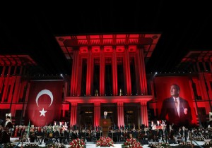 Erdoğan konserde misafirlere hitap etti.